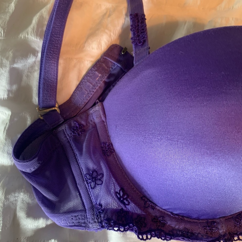 Victoria’s Secret bra 34B